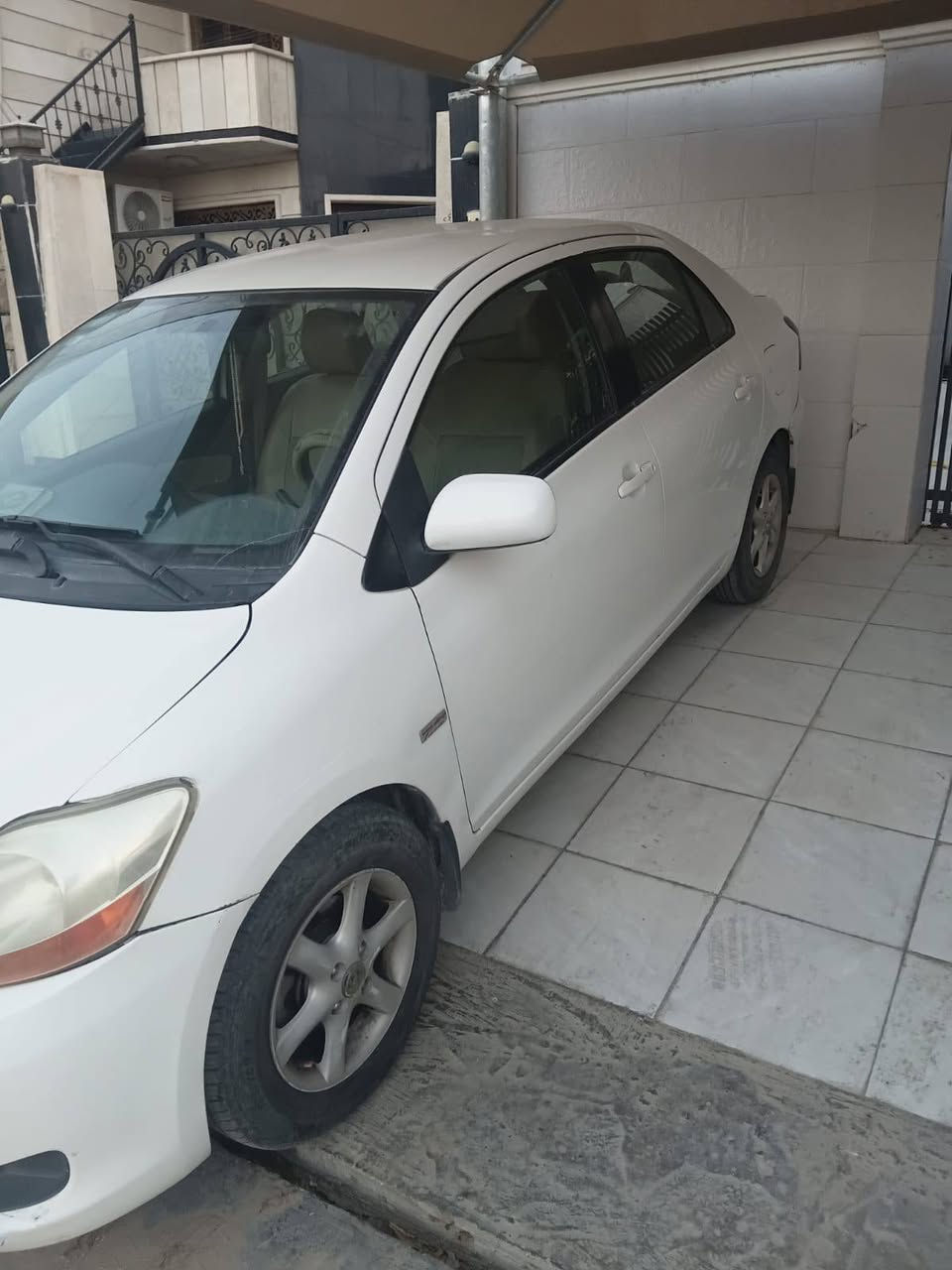 للبيع تويوتا يارس 2007 وارد امريكي محرك كبير 1500 cc بلادي
فول مواصفات كير اوتومماتيك جام كهربائي لجميع الابواب دشبول ابو 2 كيجات مثبت سرعة نظام ال ABS ويل كب بلادي مرايات كهرباء كامرا خلفية شاشة عمل دوشمة جلد عمل
كير محرك ممتاز
تبريد شغال ولكن صوت البولبرن واضح
حادثها الباب امامي ايمن تبديل وصبغ القطع الحولها لمجانسة اللون  السعر 80 ورقة وبيها مجال 
عنوان بغداد العامرية ***********
