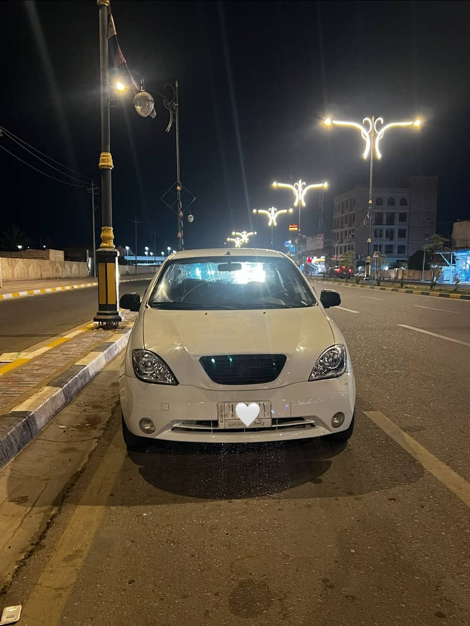 السلام عليكم للبيع سياره طيبه ٢٠١٤ لون ابيض رقم واسط مشروع وطني سيارة حلوه وجديده بدون حادث مكينه ناعمه غرفتها جديده كل نقص مابيها  مكان سياره طويريج وراعيها بطويريج ***********
