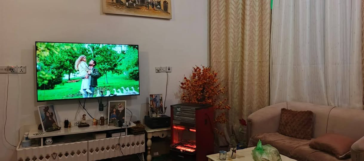 بيت ملك صرف 103 متر بالجمعيه قرب فلكه سيد الاسعار مؤثث بالكامل للبيع عباره عن منزل مربع من اصل 205 متر مناصفه يقع بالخلف من المناصفه وله ممر متر للدخول إليه التواصل على واتساب الرقم *********** السعر 300 مليون قابل للتفاوض خمس غرف نوم و خمس صحيات كونكريت مسلح بناء حديث

