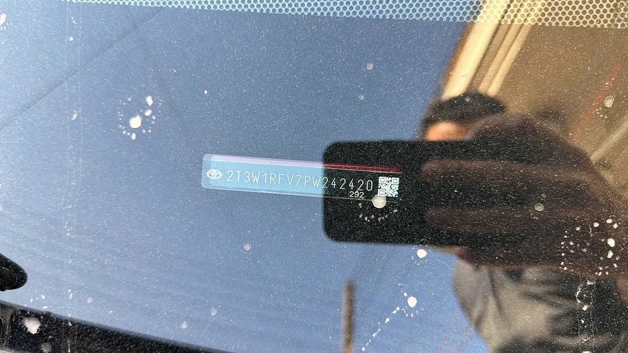 للبيع راف فور 2023  فئه XLE  ✅

 بانزين محرك 2500  ماشية 70 الف ميل
حادثها مرفق بل صور 
مواصفاتها:
٣ وضعيات قياده Normal, Echo, Sport  
 📍بصمه ودخول ذكي
📍رادارات جانبيه ( نقطه عمياء )
📍رادار امامي (تحديد مسار )
📍اوتو هولد
📍اوتو ستوب
📍دخول ذكي   
📍فتحه سقف سلايد
📍كامره خلفيه
📍باب الصندوك كهرباء
📍كشنات كهرباء
📍تبريد قطعتين
📍تحكمات سترين
📍هاند بريك بصمه
📍مثبت سرعه تفاعليAdaptive Cruise Control
 مكان السيارة بغداد 

ا
للتواصل ‭***********‬
