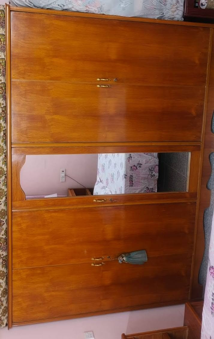 السلام عليكم غرفة نوم للبيع صاج نضيفة السعر 500 الف للاستفسار الاتصال على هذا الرقم ***********
