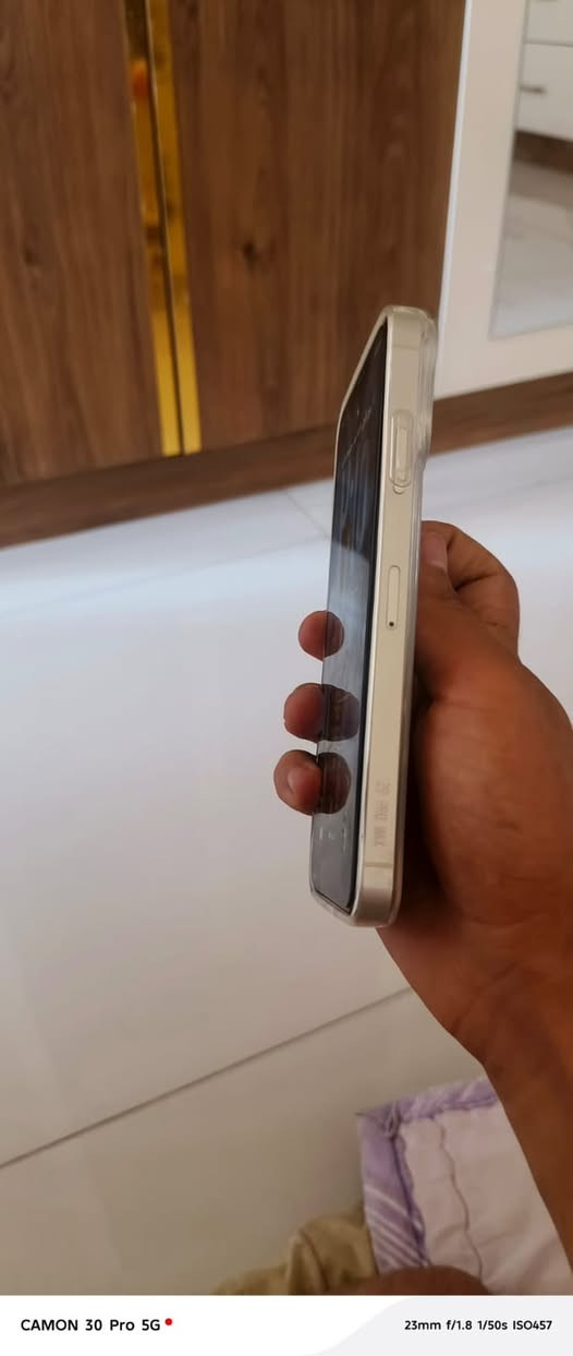 ايفون ١١ برو ماكس محور ١٧ برو ماكس 
مبدل شاشة تفصيخ وبطارية اصلية 
فيس ايدي متوقف اثناء التحوير تصليحة ٣٠ 
دبل شريحة ذاكرة 256 
سعرة ٣٥٠ مكاني بغداد العامرية 
***********
