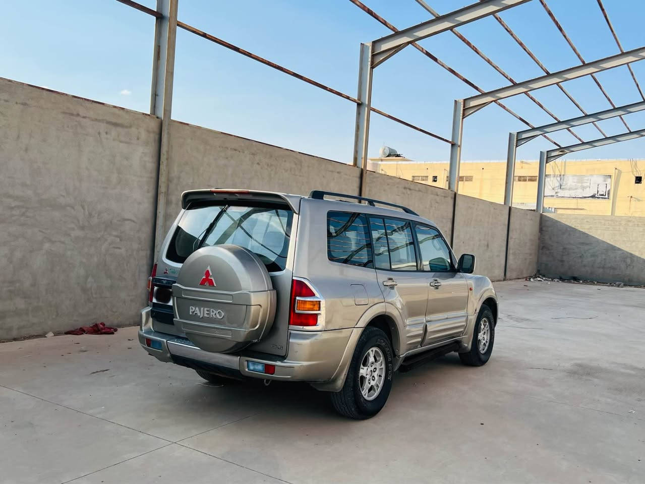 *********** موديل 2001 ئارم بلاستيك سليماني بةشةرتي ئارم ئةوةليات براوة نةبيت گير ئوتوماتيك گير مكينة تبريد بةشةرت بيشو دواي توندو تولة كارةباي هةمو ئيش ئةكات تايةي تازةية دةعمو ليدراوي هيج نية سيارةيةكي ريكوبيكة سعر ٤٨ كةلا لة سليمانيم *********** السليمانية, العراق
