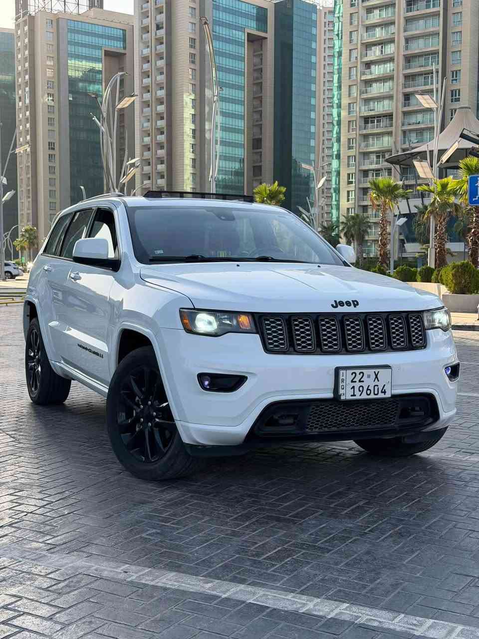 ✨ جيب غراند شيروكي ليمتد 2020(Limited Blacktop) - مواصفات خاصة ✨
🚗 تفاصيل السيارة والمواصفات:
 الوارد: كندي 🇨🇦
 الموديل والفيئة: Grand Cherokee - Limited Blacktop
 المسافة المقطوعة: 53 ألف ميل فقط (53k mi)
 المحرك والكير: بشرط وكفالة عامة ⚙️
🔥 أبرز المواصفات:
 فتحة سقف
 كشنات كهرباء (جلد + كنتارا)
 تدفئة كشنات + تدفئة استيرن
 شاشة كبيرة
 بصمة أبواب + تشغيل عن بعد 🔑 (دبل سويچ أصلية)
 صندوق كهرباء
 رادار خلفي + نقطة عمياء (Blind Spot) + حساسات خلفية
دمام خلفي 9 سماعات محيطيه بسياره
انظمه متعدده لمعرفه حاله سياره 
من ناحيه توازن 
ومعلومات عن وضع سياره من حراره وضغط دهن و امور اخرى
 وباقي مواصفات الليمتد المعروفة الغنية عن التعريف
💥 حالة البودي والمكفول:
 السيارة دخلت كلين للعراق 🧼
 الحادث بسيط جداً داخل العراق: جاملغ جهة السائق + ربع بونيد
 بدون دواخل نهائياً لا صبغ ولا تعديل وبدون أي إيرباگ طاق (سليم 100%)
دهن فلاتر كله بشركه هارلم
 الرقم: رقم أربيل/شبه مميز وحلو 🔢
سياره باسمي شرط تحويل وغرامات
📞 للتواصل والاستفسار:
***********
