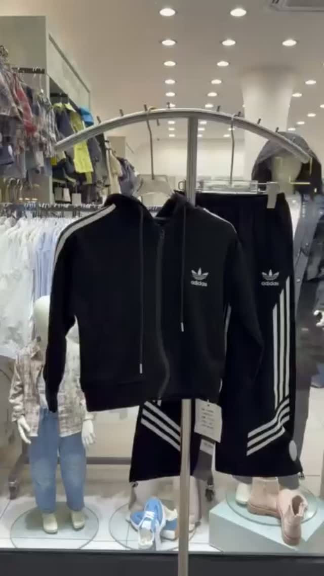 ملابس أطفال • للبيع