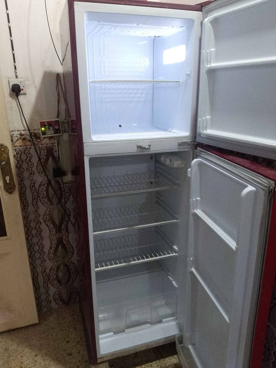ثلاجة للبيع جديده مامصلحه تجميد فوك وجوه مكانها نجف حي ميسان السعر 275 للاستفسار *********** النجف, العراق
