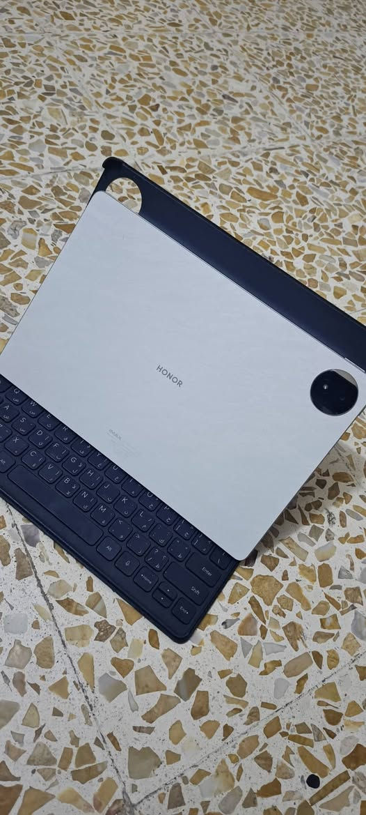 Honor Magic Pad 2
كامل ملحقاته نضافه فوول مثل ماتشوفون 
الغني عن التعريف 120 فريم بالبوبجي. 
للاستفسار واتس ***********
