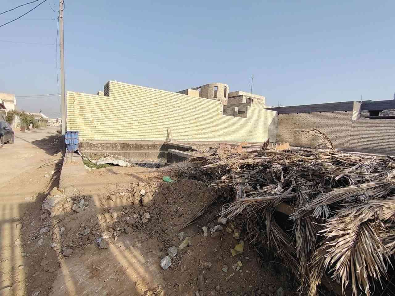 السلام عليكم يعلن مكتب علي الجاروش للعقارات عن وجود دار بتلو للبيع
📌بتلو طابو زراعي سند25
📌 مساحه ٢٥٠م
📌 موقع حي المصطفى قطع حسنين 
📌يحتوي عل غرف عدد ٢ 
📌صاله 
📌استقبال 
📌مطبخ 
📌مجمعات صحيه 
📌مدفون وكامل
📌عرض شارع ٨م 
📌خدمات متوفره تبليط ماء كهرباء
📌سعر ٤٥ بي مجال 
💥 للأستفسار مراجعه مكتب علي الجاروش حي معلمين قرب جامع محمد الجواد قرب قاعه الماستر
📞 ***********
📞 ***********
