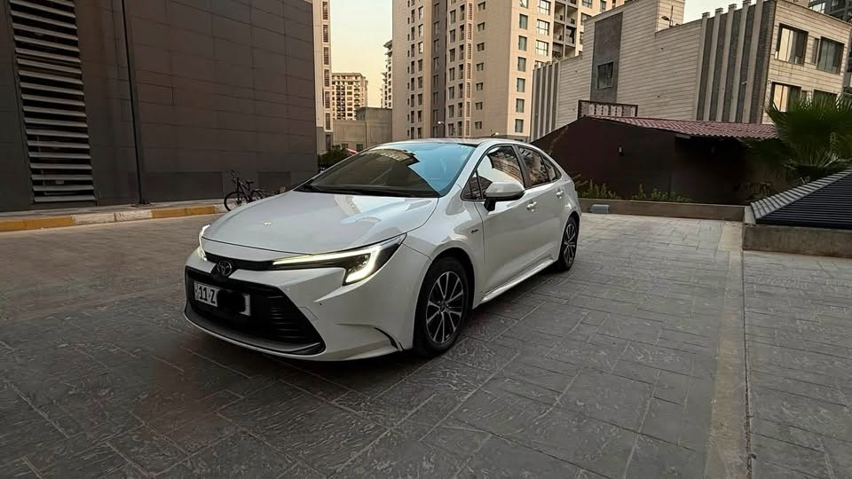 السلام عليكم كورلا هايبرد موديل 2025  الشكل الامريكي ماشية 58 الف كيلو السيارة فول مواصفات كراسي جلد لونين فتحة سقف بصمتين تشغيل قطعتين تبريد كرسي السائق كهربائي 
السيارة بيهة طختين بلجاملغ الامامي وباب السائق
السعر 147ورقة وبيهة مجال 
للأتصال:***********
مكان السيارة بغداد
