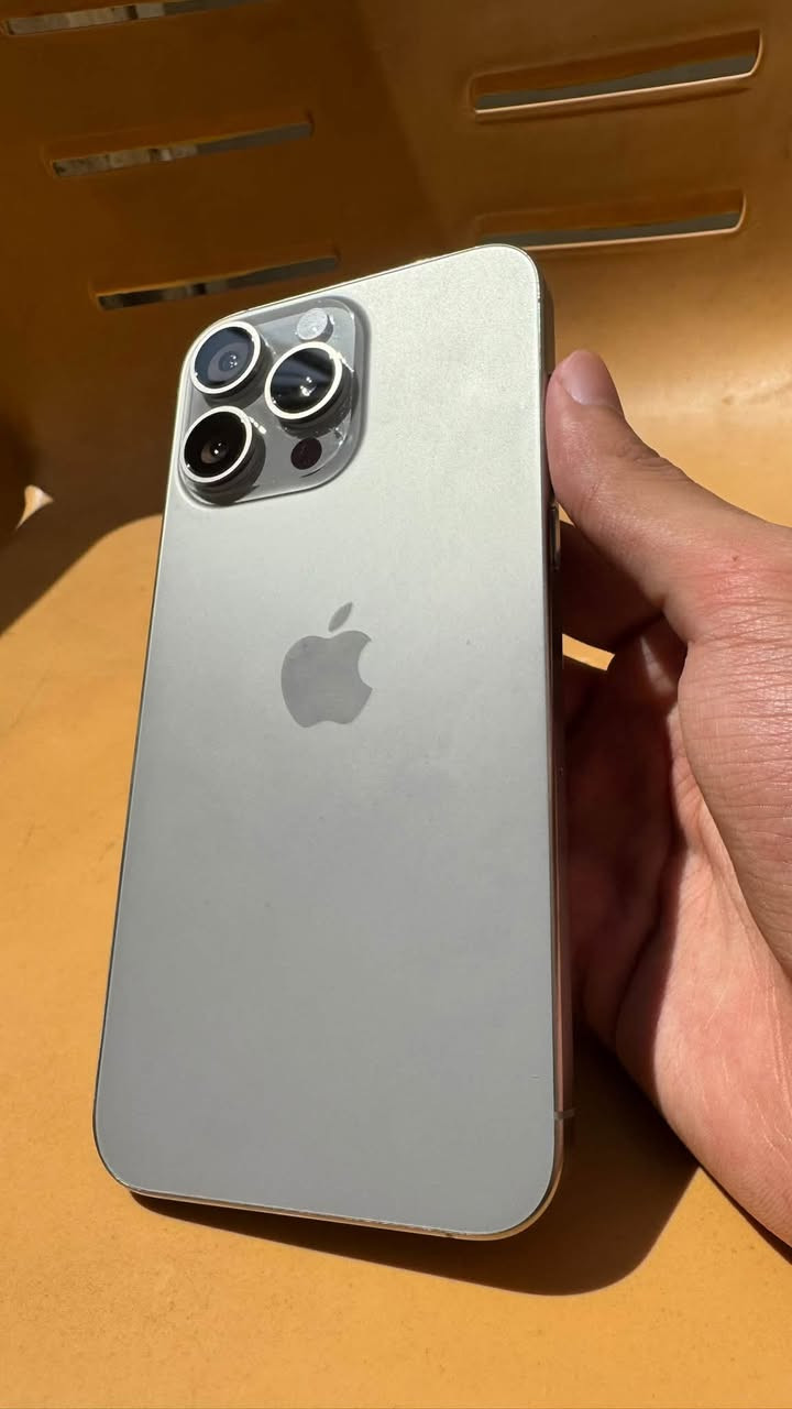 آيفون 15 برو ماكس للبيع – 256GB
🔋 البطارية: 86%
نسخه شرق اوسط 
ضمان الشريك 

النظافه 98%

مكاني نجف 

ملحقاتة وياه شاحنة وكيبل اصليات من أبل صارن عليه ١٠٠ الف

السعر مليون و١٠٠ الف وبي مجال للشراي

للتواصل والاستفسار 

***********
