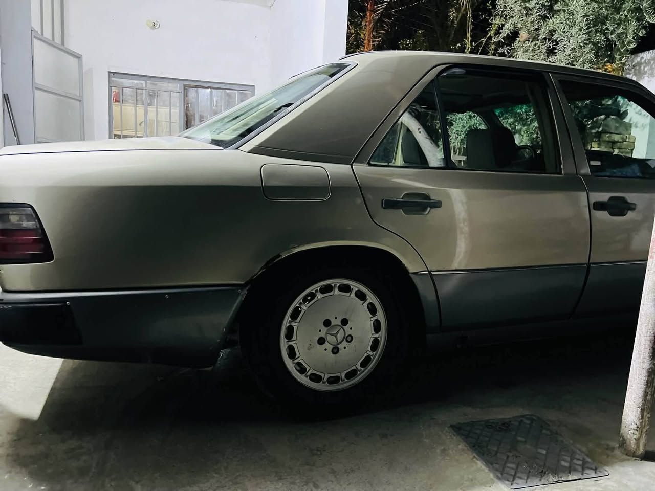 سلام عليكم 
سياره مارسيدس دب مديل 1987رقم انكليزي بغداد سنويه 2028 سياره بسمي ثاني يوم تحويل  تخم تاير جديد مكينه بطه ثنين ونص مكاني ديالى ناحيه كنعان ال تصال  *********** سياره رايد35وبيه مجال او امراوس حسب القناعه عمار عدنان
