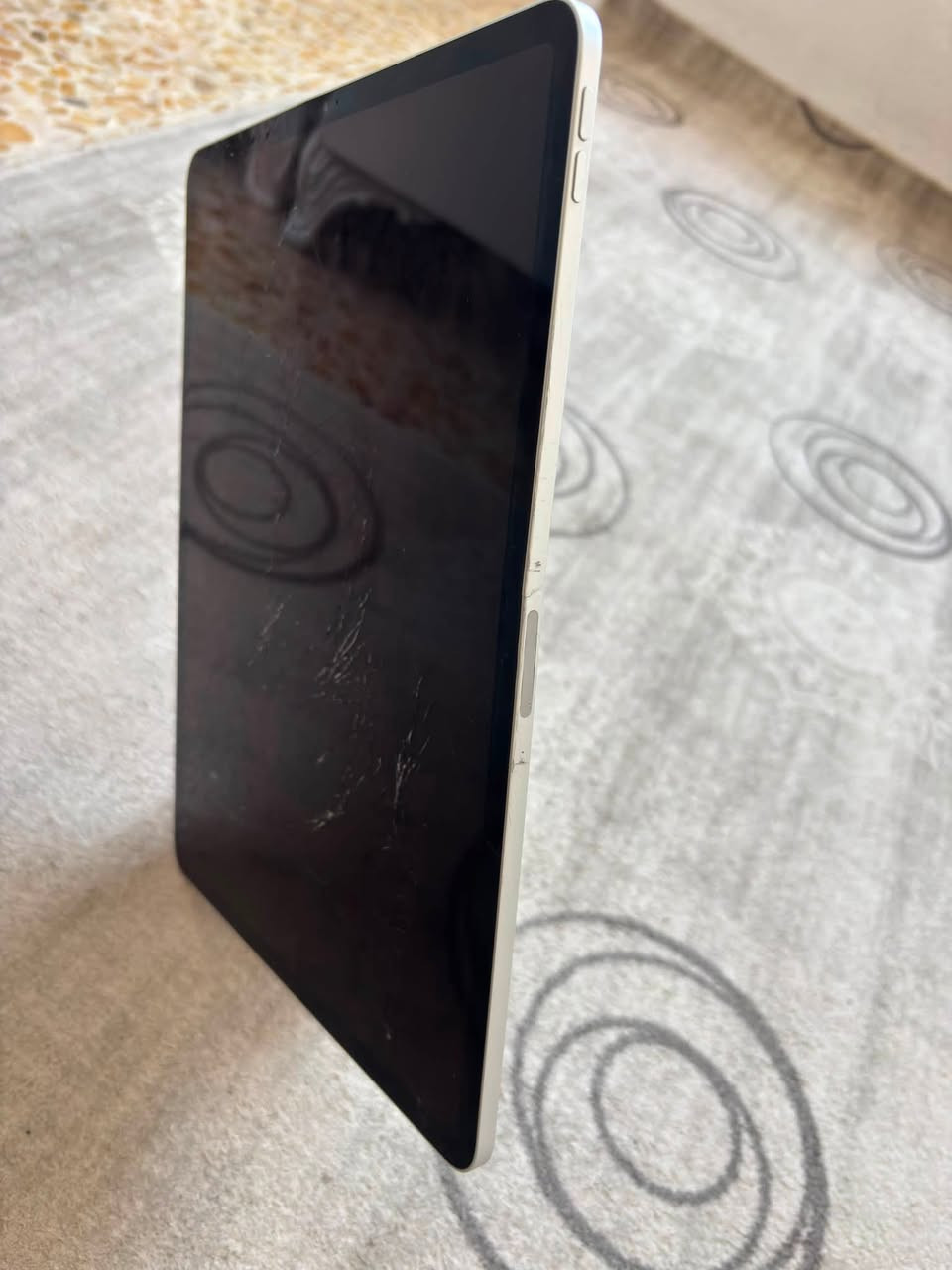 سلام عليكم عندي iPad pro 12.9 (3rd generation) 2018
الجهاز يشتغل طبيعي بس الزجاج الشاشه مكسور بس شاشه داخلي ما مكسور يشتغل المس حتى بأستخدام القلم يشتغل الجهاز نظيف بطاريه جيدة الجهاز اني جايبه من امريكا 
السعر:250 الف (بي مجال)
مكاني: دهوك
الرقم: ***********
￼
