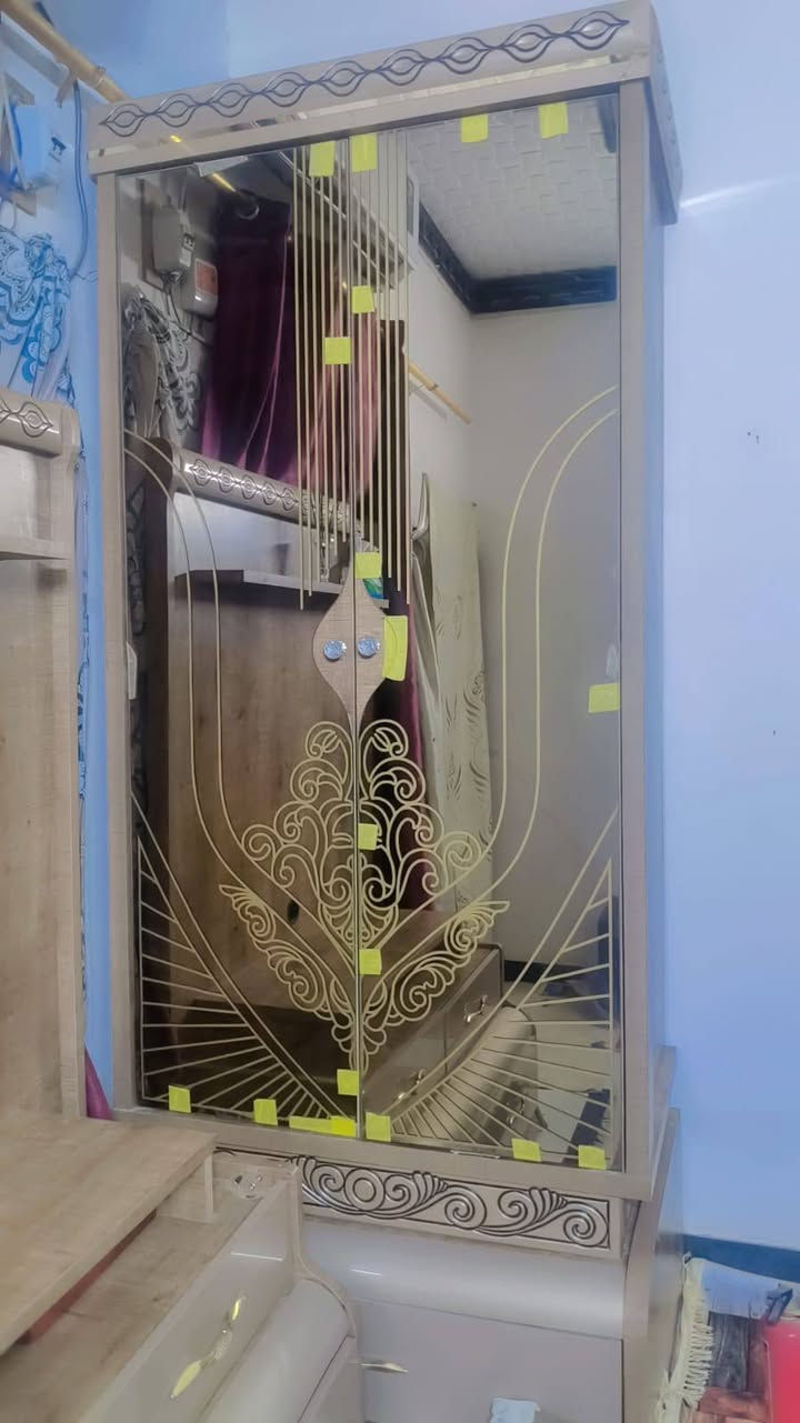 سلام عليكم غرفه نوم للبيع تركي  اخت الجديده 11قطعه سعر 1،500 الف  وبيهه مجال حك جيه مكاني كربلاء حي عامل   ***********
