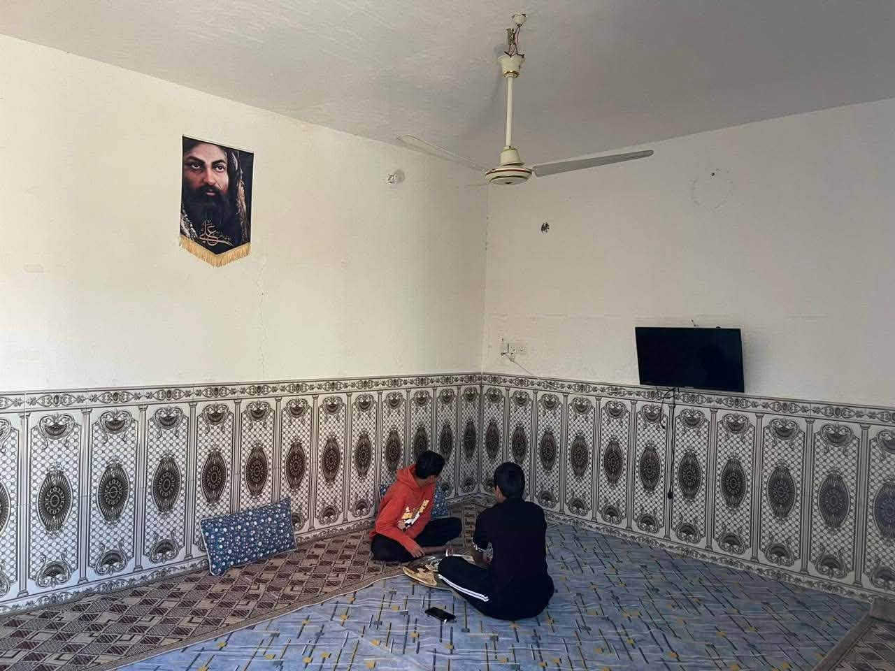 🔴 بيت للبيع مساحة 180 م السعر 30 وفارغ حاليا
✅ البناء بلوك عكادة كامل من كلشي 
✅ السطح شتايكر ✅ كافة الخدمات ماء كهرباء 
✅ يبعد عن المدارس 100 م 
🔴ناصرية_الصخيين_نهاية شارع المهندس 
***********
