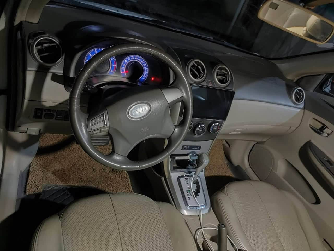 BYD G3
2013 موديل
كير محرك شرط
 رقم بغداد بسمي سياره 
تحويل ثاني يوم 
رقم سنويه جديد 
مكاني بغداد 
بيها قعطتين صبغ 
سعر 47 وبي مجال 
***********
