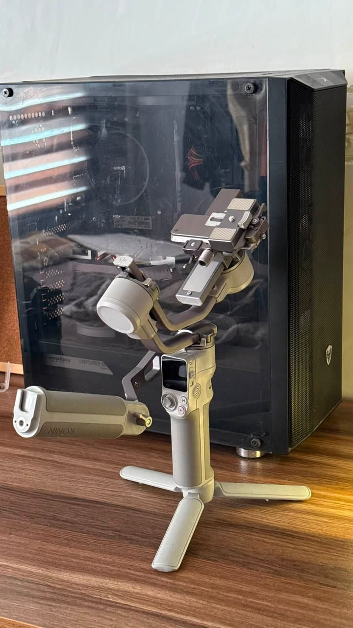 رونين Rs4 mini كومبو مو العادي 
الجهاز استخدم شخصي ومتروك صار فتره بعده جديد
كم اوردر صورت بي فقط 
كامل ملحقات وكارتون وكامره التتبع
سعره 400 الف ومتوفر توصيل 
***********
