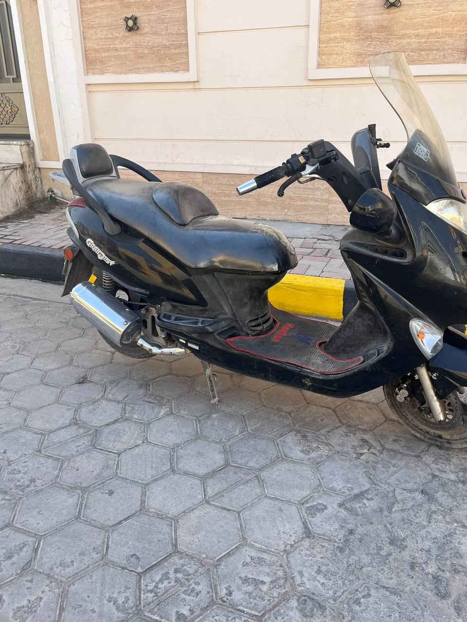 سلام عليكم 
موطور كايمكو للبيع 
محرك اخرس بلادي !!🚀
تايرات جدد كشر نضيف الموطور بعده جديد
السعر 11ورقه !!
العنوان الرمادي 
إذا شراي اتصل ***********
