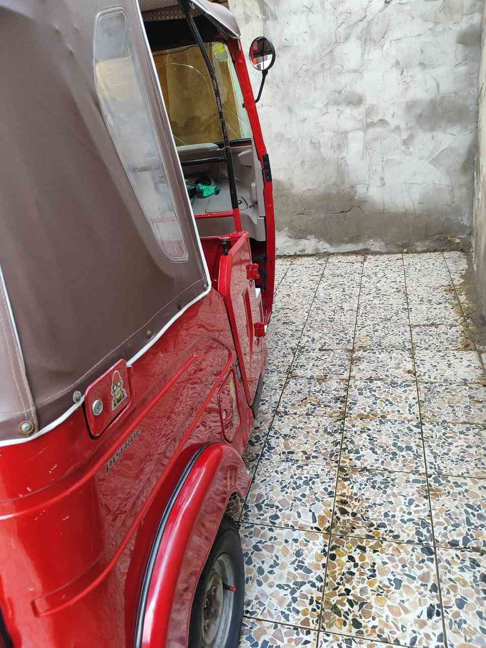 تكتك للبيع موديل ٢٢ رقم او سنويه البدي كفالا المحرك مبدل بي بستم او زنجيل شركه التكتك حلوه السعر ٨ او ٦٠٠ مكاني بصره المن الداخلي ***********
