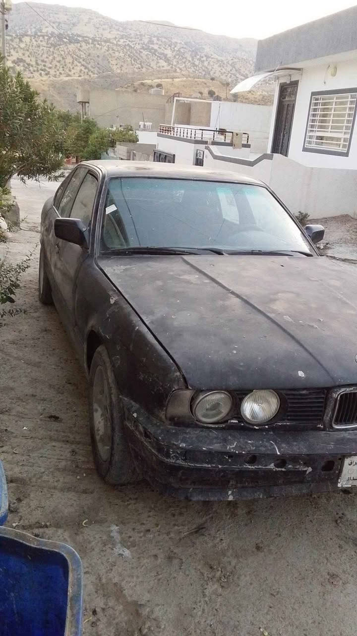 بوو فروشتن سور به قو وه ته مه كينه كه بز كيرئادى بووته عميرده بى جواربه رده كاى ده وى بوياحى جوان نيه مردوه بوياحى ده وىbmw525 مووديل 1991 جوار جام كاره باى مه كينه كه بزه *********** Singapore

