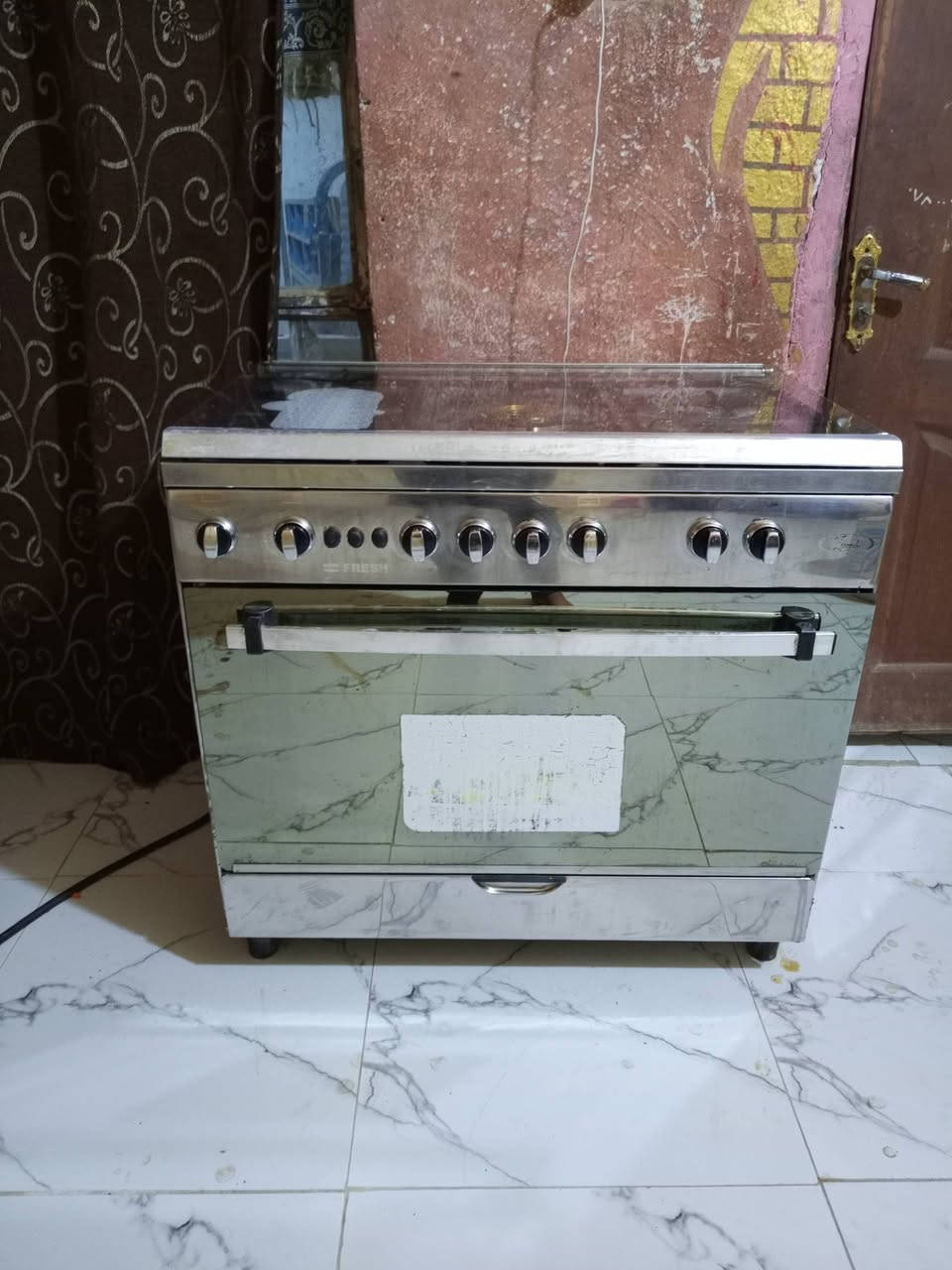 سلام عليكم طباخ فريش مصري نضام بوري نضيف نار زركه وعاليه شرط الفحص كله شغال افران فوك وجوه شغال سعره 180 وبيه مجال قليل مكاني ناصريه مركز ***********
