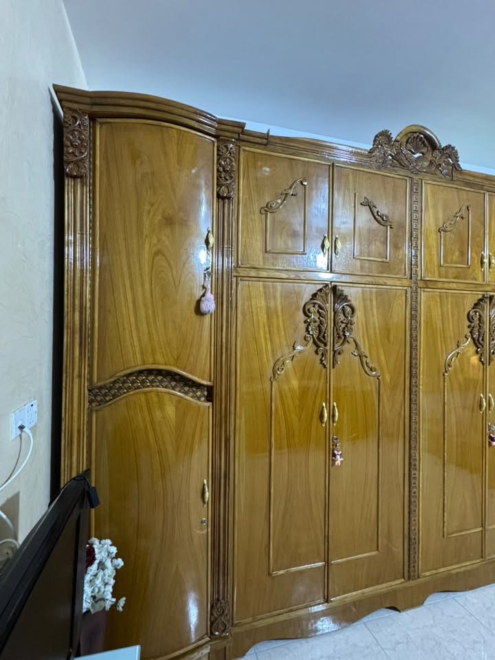غرفه نوم كامله سرير مع كنتور ٦ ابواب مقسمه مع ملاحق وزاويه وميز نضيفه
  للاستسفسار مراسلة الصفحه او الاتصال بالرقم 
***********
العنوان:بغداد

