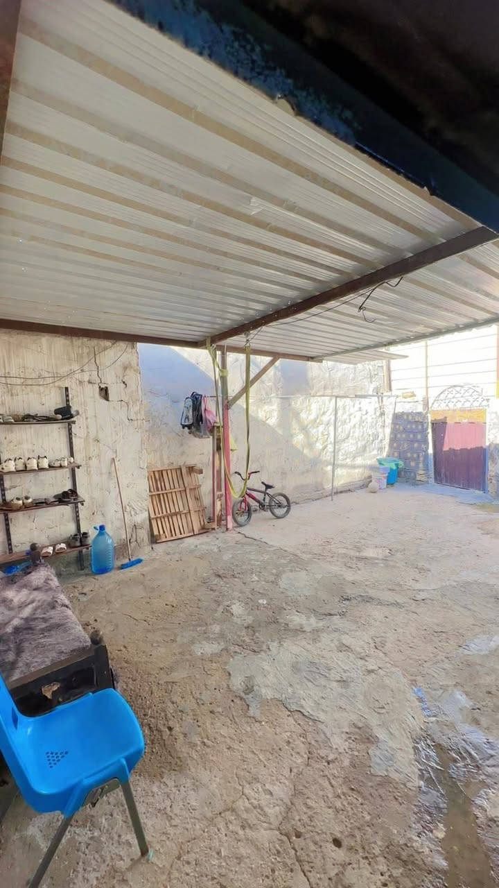 السلام عليكم بيت تجاوز للبيع كفاءت السيدية كامل خدمات ماي /مجاري /كهرباء /على تبليط السعر 20 وبي مجال ***********
