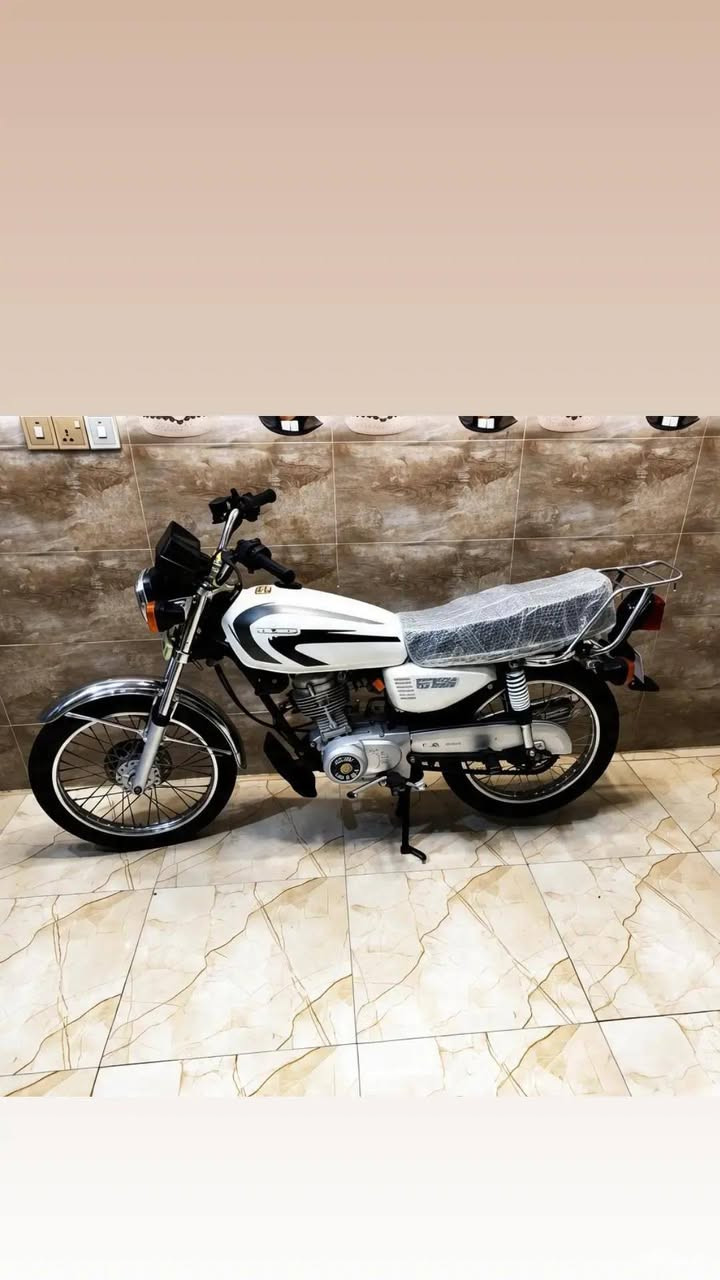 شبه اصلي 
موديل 21 اوراق اصولي كمرك مدفوع 
دراجه كلهه جاهزه. ونضيفه احلا من الصور 
سعر 750 وبيه مجال حك الجيه
مكاني شطره
#مكلف_بلنشر 
رقم راعي الدراجه ‏‪***********‬‏

نص مكتوب في الصور:
- Meta AI