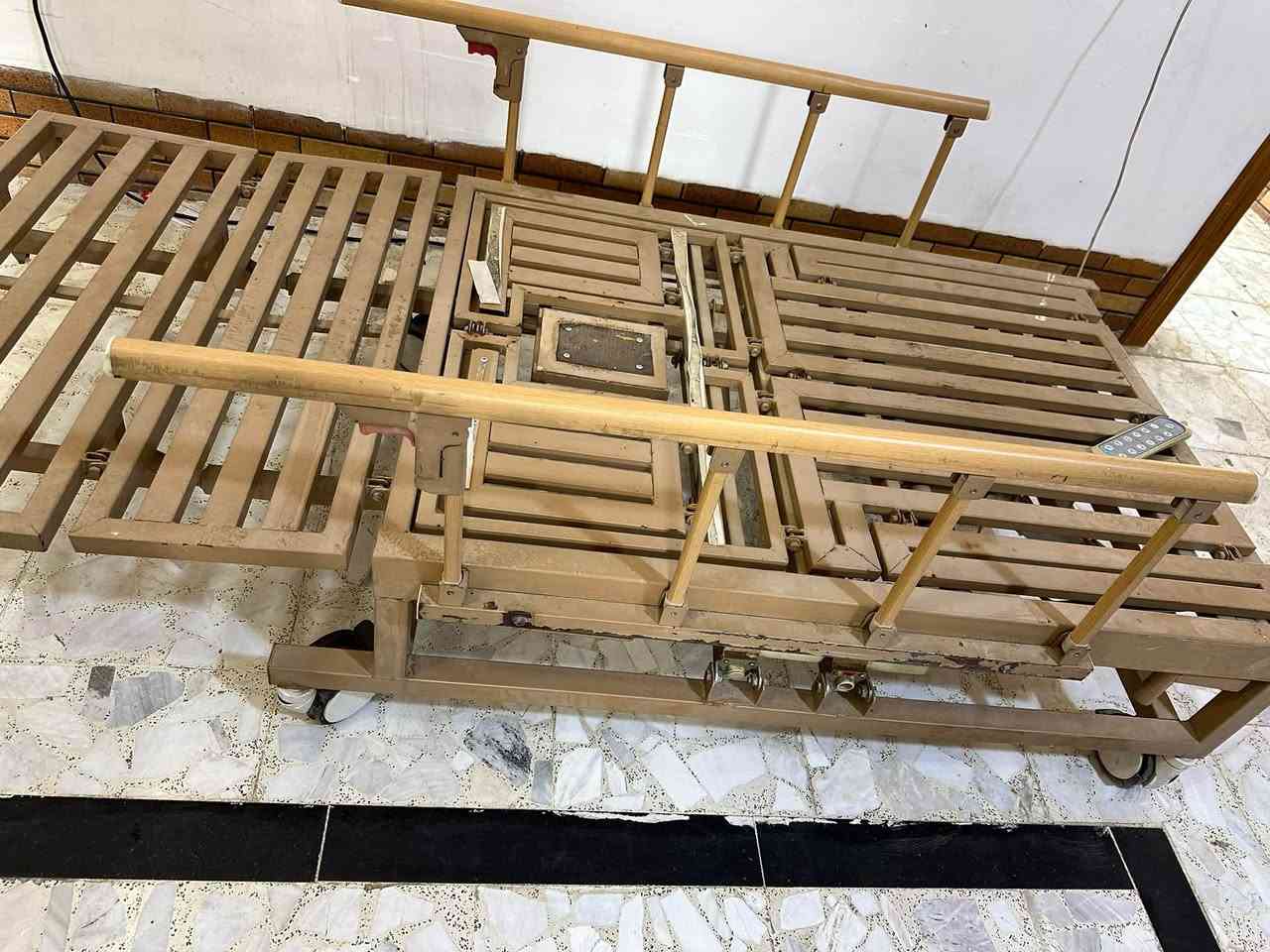 سرير طبي • كهربائي • متعدد