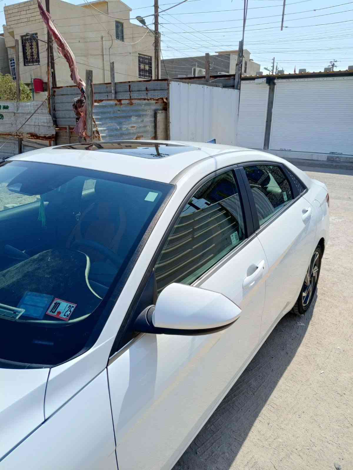 انتره 25 وارد أمريكا، خالية من الضرر أو الحوادث. دوسة قَد شبر بيها بارد. السعر: 165 (قابل للتفاوض مع المشتري الجاد). السيارة كاملة المواصفات وجميلة جداً.
للتواصل: *********** البصرة, العراق
