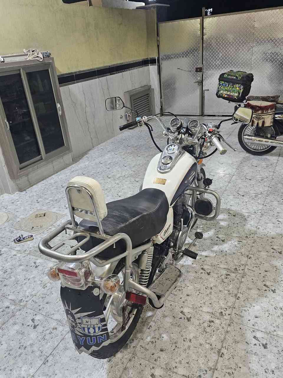 يالله السلام عليكم دراجه فراشه جني موديل 2019 نظافتها مثل ما موضح بالصوره محركه فول ونظيف اوراقها كامله وموجوده سعر 650  الشراي يتصل على الرقم ويتدلل***********
