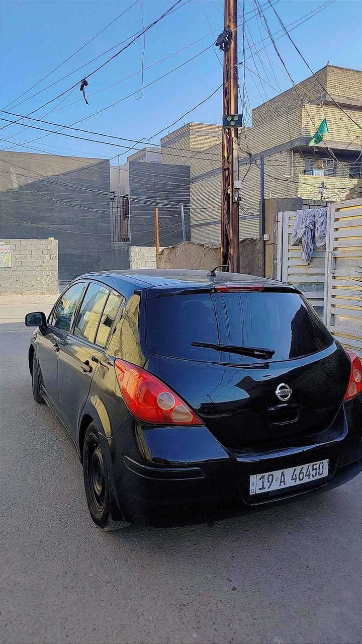 نيسان فيرسا 2008 للبيع وارد امريكي حادثها جنطه وبيها صبغ بابتين والجاملغ كلير جهة السايق تبريد شغال كير At مكينه جديده سياره نضيفه ومتعوب عليها السعر 57 وبيها مجال بسيط 
*********** العنوان الغزاليه الشراي يتصل بي واتس اب بغداد, العراق
