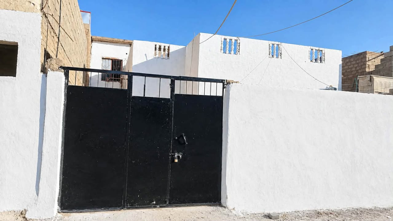 📍 الموقع: الرمادي -التأميم - القادسية الثانية، مجاور جامع صالح الدوحان
📄 رقم العقار: 4182

✅ المساحة: 200 متر مربع
✅ طابو ملك صرف
✅ السعر: 88 مليون دينار عراقي (قابل للتفاوض)

🔹 الدار مكون من طابقين:

* الطابق الأول: غرفة نوم
* الطابق الثاني: غرفتا نوم

🔹 يحتوي على:
✔ صالة واسعة
✔ ديوانية
✔ مطبخ
✔ حمامات داخلية وخارجية
✔ حديقة خارجية

🌳 دار مرتب ومناسب جداً للسكن العائلي، بموقع هادئ وخدمي قريب من الجامع والأسواق والخدمات الأساسية.

💰 سعر مناسب جداً مقارنة بالموقع والمساحة، وللجادين يوجد مجال للتفاوض.

📞 للاستفسار والمعاينة:
***********
