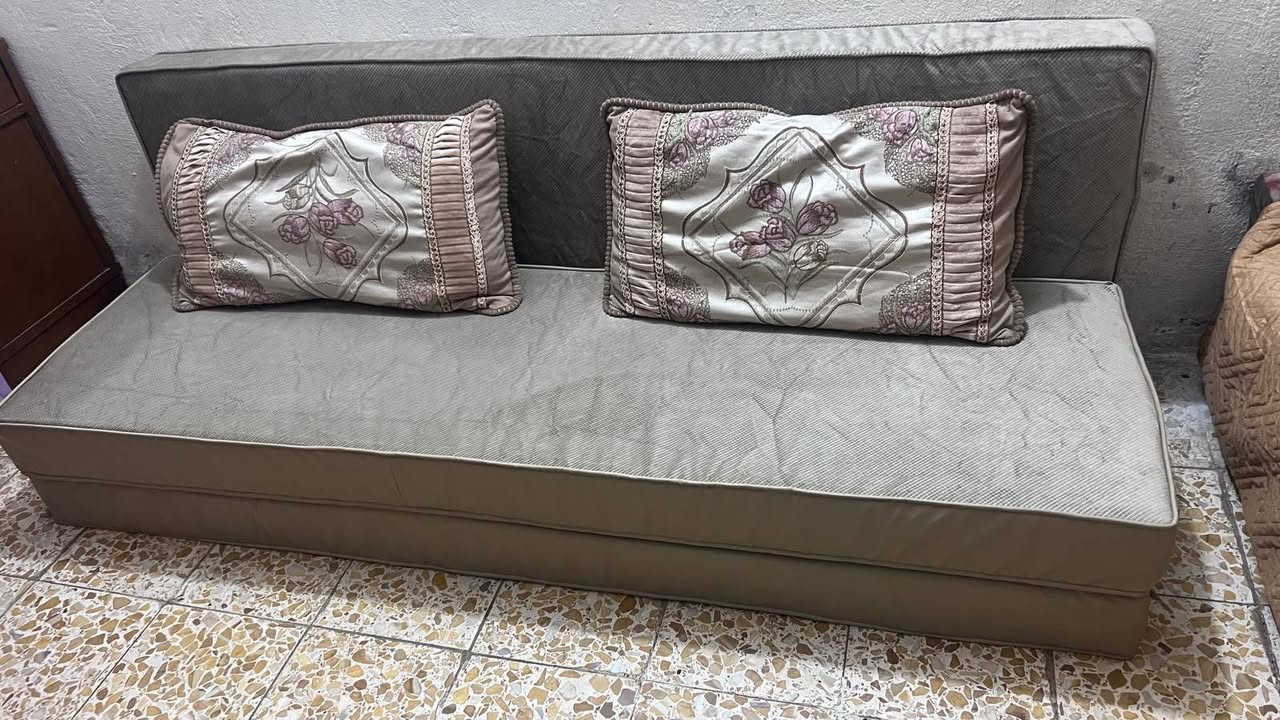 دوشك نفرين  يتحول إلى قنفه بحركه واحده 
السعر ١٠٠ ألف وبيه مجال 
المكان شهداء العبيدي 
للإستفسار اتصل واتساب على الرقم ***********
