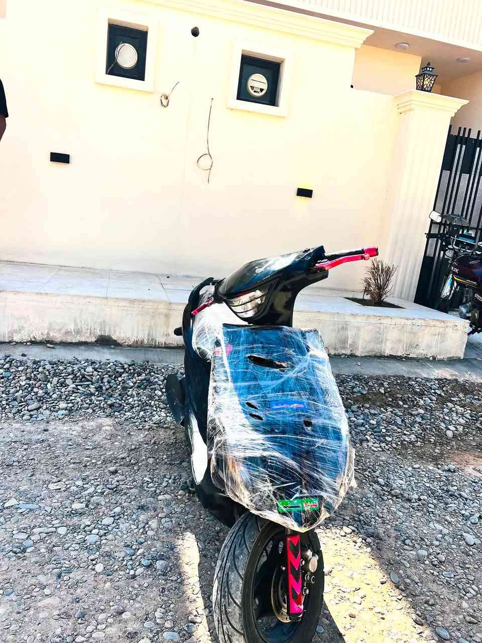 للبيع هادرس دراجه ناعمه سرعتها 140السعر 300قفل العنون تكريت شراي انتصل ***********
