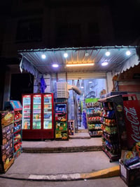 أسواق للبيع لعدم التفرغ بغداد الحرية شارع ٢٠ التجاري ٠٧٧٠٦١٠٣٢٩٤