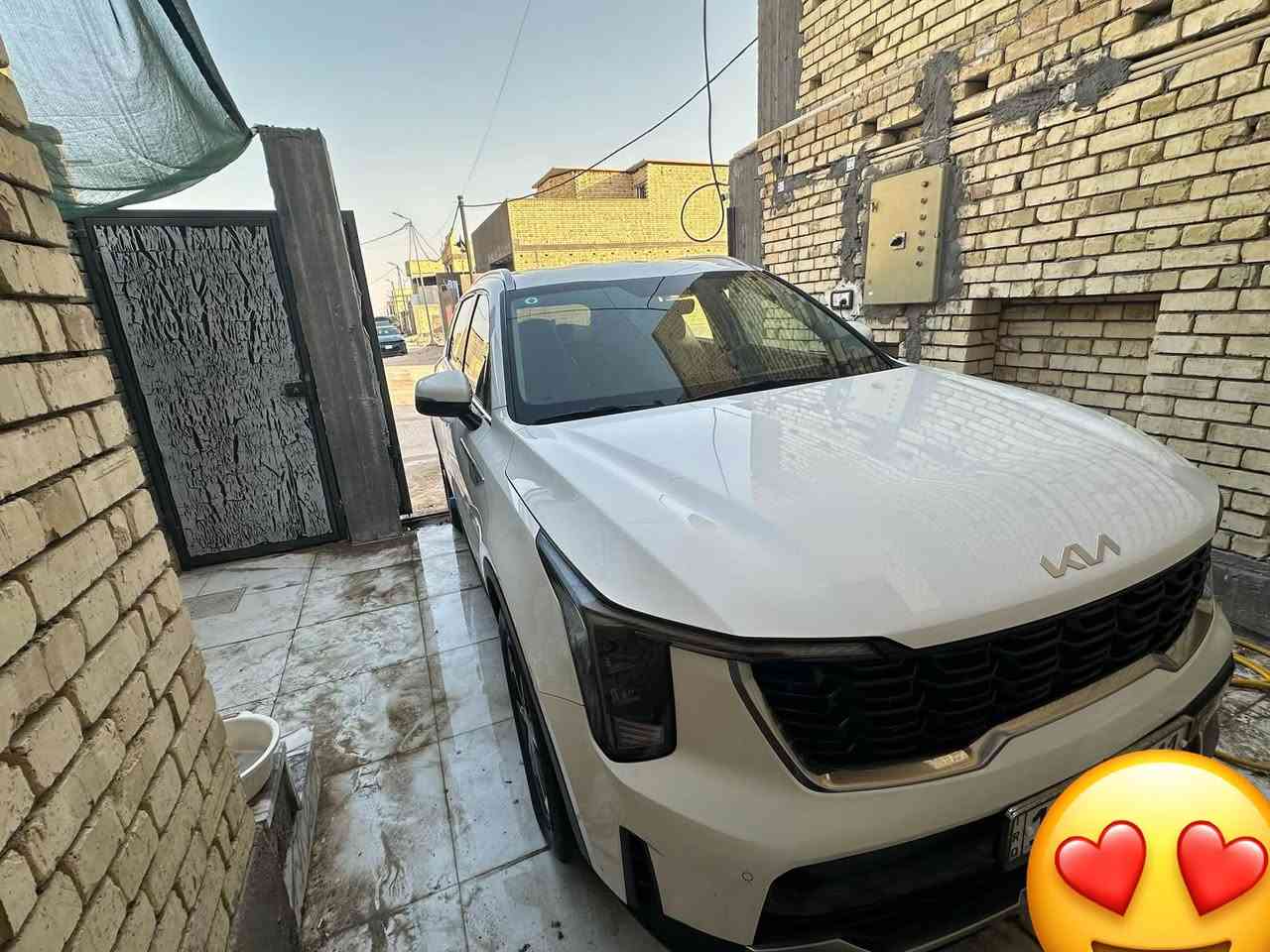 🚘 للبيع كيا سورينتو 2024

💰 السعر: 280 ورقة
يوجد مجال بسيط للتفاوض للجاد

📍 الموقع: البصرة – ياسين خريط

🔹 تفاصيل السيارة:
• كيا سورينتو موديل 2024
• رقم بصرة الجديد والسيارة باسمي
• الممشى الحالي 83,000 كم وقابل للزيادة
• خليجية
• بنزين
• محرك 6 سلندر 
• ضمان وكالة كيا الدولية: 5 سنوات أو 100 ألف كم بشرط الفحص

🔹 أبرز المواصفات:
• حساسات إطارات
• شفتات ستيرن
• شاشة + عدادات ديجتال + كاميرا
• جنوط قياس 19
• سايد بريك كهربائي
• مقاعد أمامية كهربائية
• المقعد الخلفي كهربائي
• صندوق كهربائي
• داخلية بإضاءة متغيرة 14 لون
• إضاءة زينون + حساس مطر
• بصمة تشغيل عن بُعد + ترحيب كيا
• حساسات أمامية وخلفية
• برادات جانبية
• شاحن هاتف لاسلكي
• نافيكيشن (نظام الخرائط وتحديد المواقع)
• حساسات كشفات
• هندبريك بصمة
• ثلاث قطع تبريد
• التبريد الخلفي بتحكم منفصل
• 4 أنظمة قيادة Drive Mode
• نظام فرامل ذكي Auto Hold
• نهاري أمامي LED
• خلفي LED
• مرايا طي كهربائي مع إشارة جانبية

📞 للتواصل واتساب:
***********
