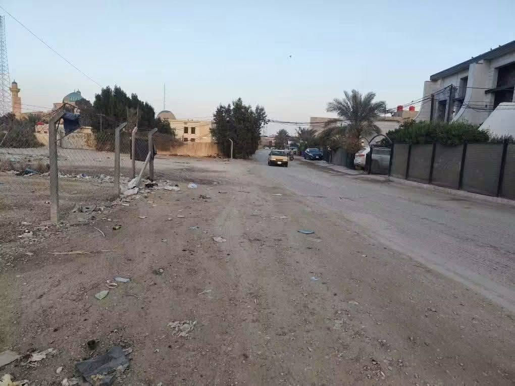 قطعة ارض ٣٣٠ م للبيع 
الجمعية . حي ابو النفط 
مقابل الشارع المشجر على التبليط مباشرة 
***********
