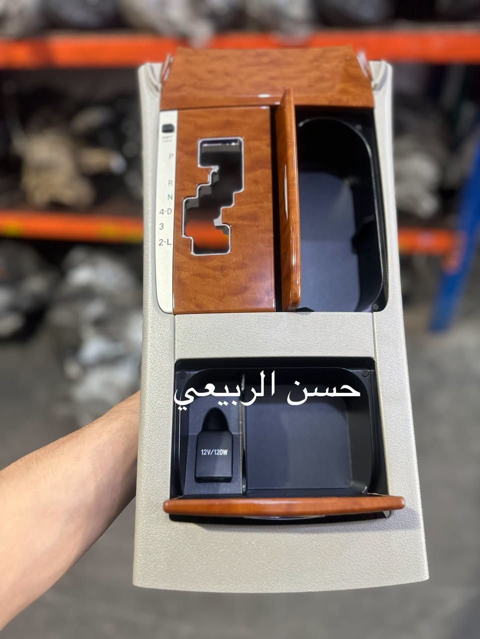 نواعم
كامري -كورلا - افلون 
العنوان : بغداد _ الطالبيه مجاور مطعم الصادق(توصيل داخل  وخارج بغداد ) هاتف ***********-***********

نص مكتوب في الصور:
- حسن الربيعي
- حسين الربيعي