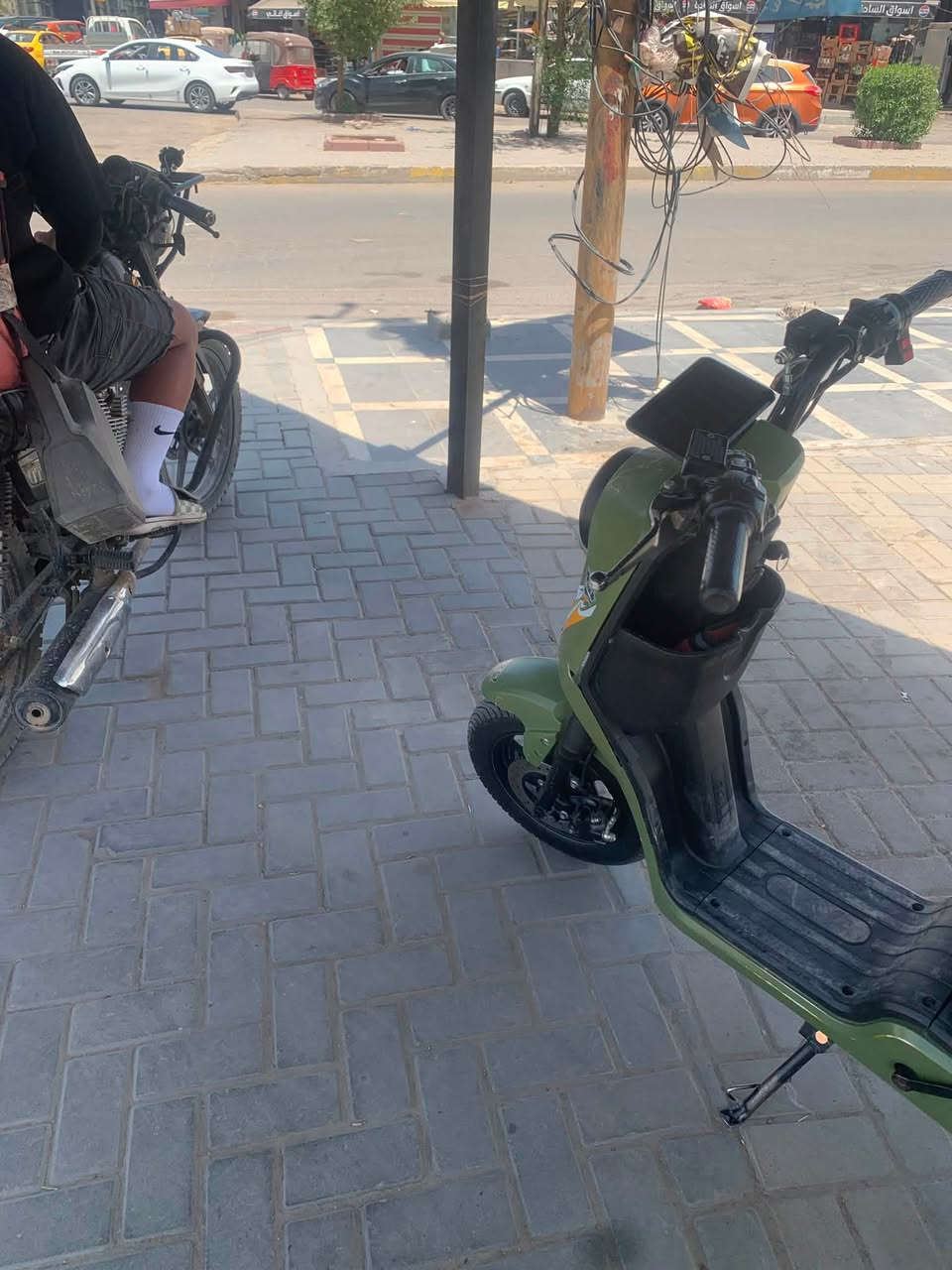 سلام عليكم دراجه شحن ارتسعه نوع ريان بطاريات جدد بيه بطاريه وحده بال تيسلا والبقيات ريان دراجه جديد بس ناقصه كفر امامي طك شويه مابين ملف مابي شي عقل رياضي 72Vدراحه تاخذ منه ماتصرف عليه ربع دينار سعره 375 وبيه مجال رقمي *********** بي واتساب ومتوجد خاص وبيه سويج وبصمه وشحنه الاصليه
