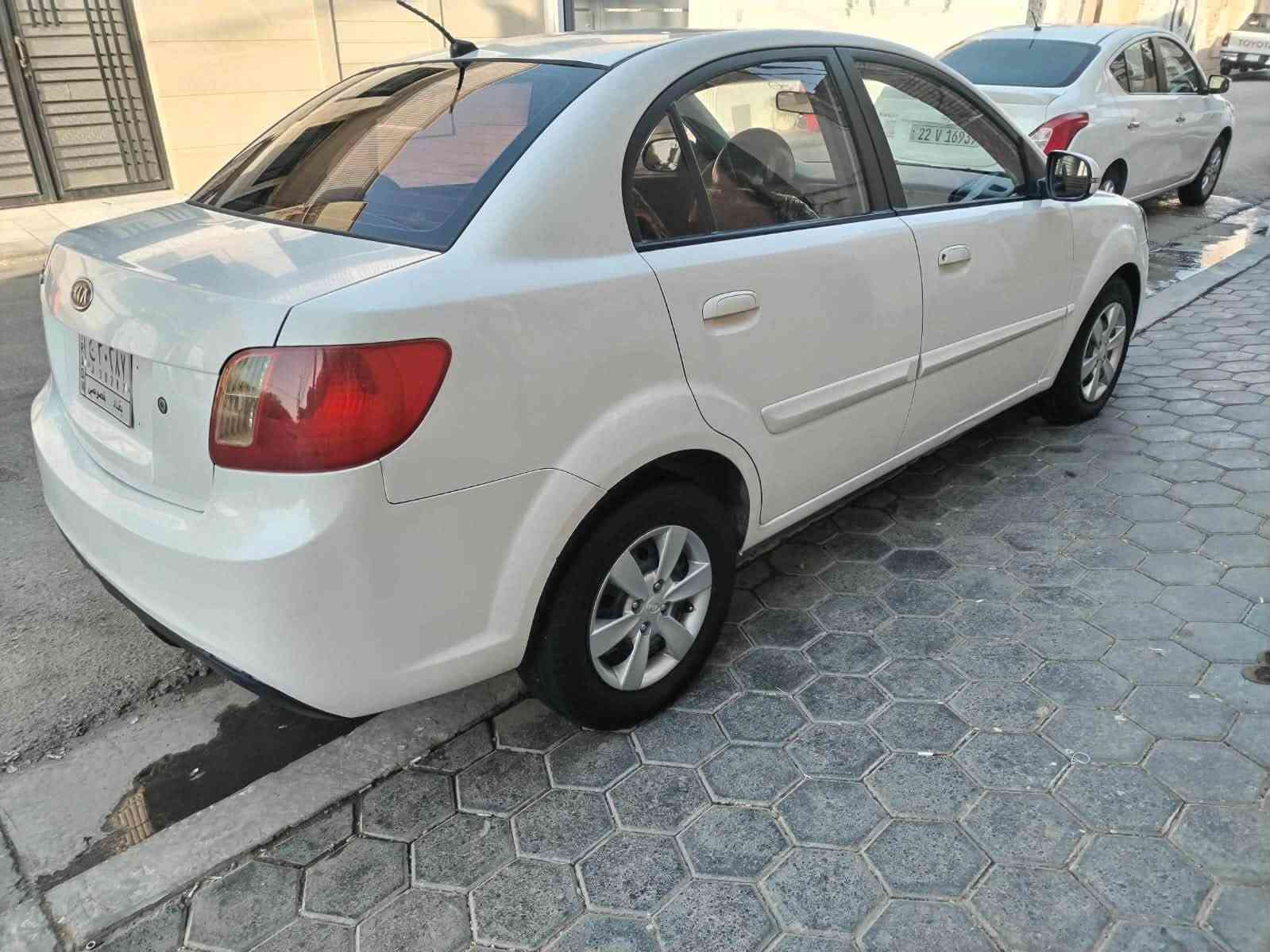 سلام عليكم كيا ريو للبيع موديل 2010 بيها جاملغ صبغ وبيها شبرين بل بنيد صبغ جاهزه من كلشي حداديه جديده
تبريد ثلج ❄️ 
مكلف بل نشر 
مكان سياره كربلاء 
للاستفسار اتصال عل رقم 
📞***********
