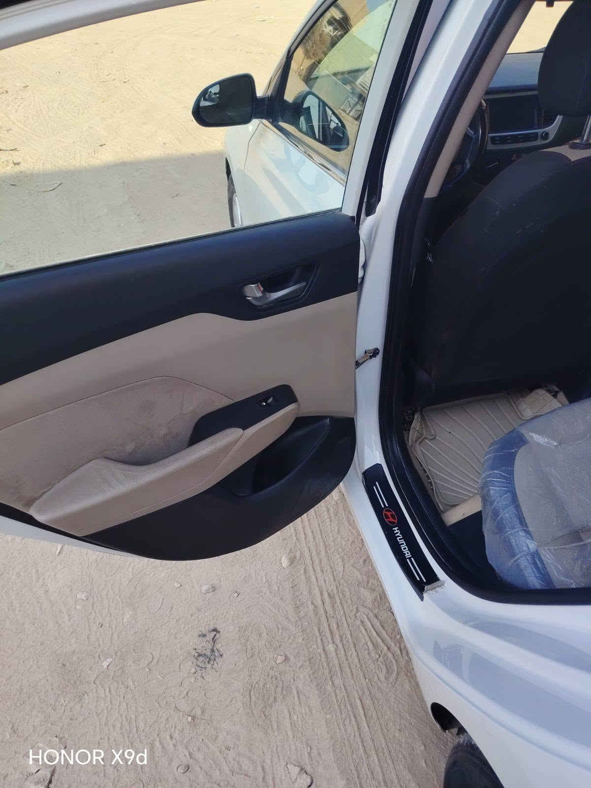 سلام عليكم شباب اكسنت موديل ٢٢ وارد امريكي بدون حادث فقط كلير مكينه ١٦٠٠ دوش دبل نوزل  مكان بابل  الحله للاتصال ***********

نص مكتوب في الصور:
- HONOR X9d
