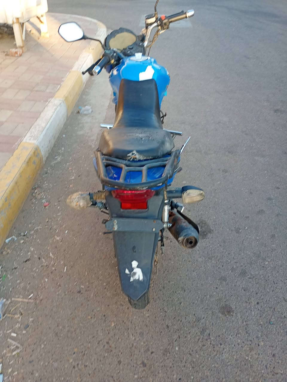 السلام عليكم دراجه للبيع السعر 400وبيهه مجال بدون اوراق اتعهد سرقه وطلب محرك بي تبخير مكاني الرمادي التاميم القادسيه الثانيه رقمي ***********ابو ساره

