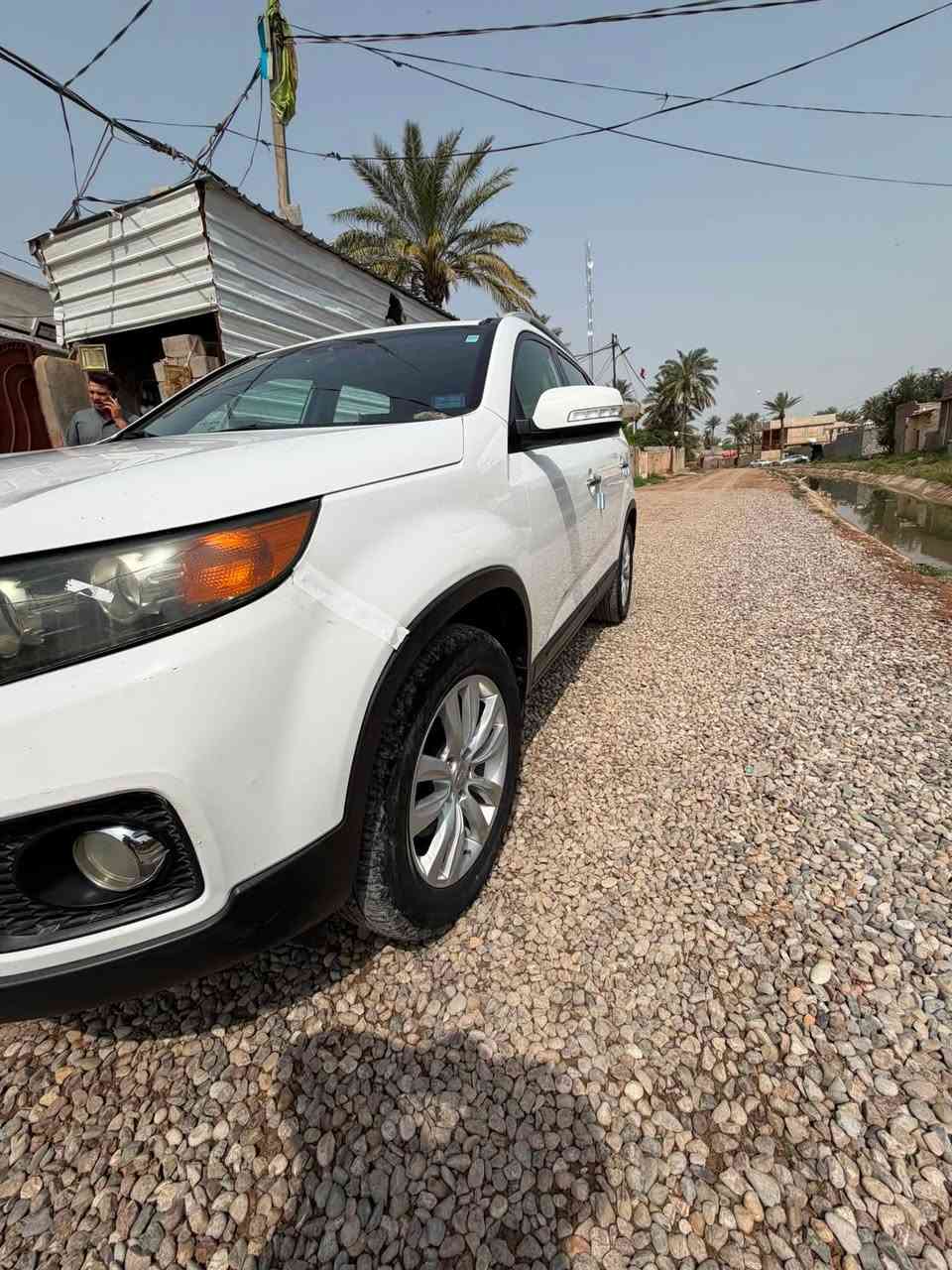 السلام عليكم سورنتو 2011 خليجي فول مواصفات عدة البصمة السيارة خليجي مكفولة عدة باب الصندوق بيها شوية صبغ على اثر شخوط 
 كير محرك كفالة 
محرك 6سلندر المرغوب 
رقم بغداد الجديد بسمي تحويل ثاني يوم 

تخم تاير صدر أمام خلفي جديد 
تبريد ثلج 
السيارة جداً نضيفة مالت بيت 
مكان السيارة ديالى دلى عباس 
مكلف بنشر اتصل على الرقم ***********
