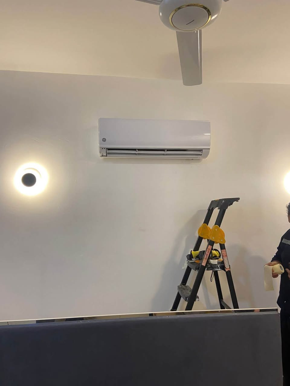 ❄️ تنصيب وصيانة السبالت باحترافية وجودة مضمونة ❄️

📲 واتساب فقط للحجز والاستفسار: ***********

إذا تريد سبلتك تشتغل بأفضل أداء وتبرد مثل الوكالة، فالتنصيب الصحيح هو الأساس. إحنا نهتم بأدق التفاصيل حتى تستلم شغل مرتب ونظيف ومضمون.

✅ تنصيب جميع أنواع السبالت
✅ صيانة دورية ومعالجة الأعطال
✅ تنظيف الوحدات الداخلية والخارجية
✅ تعبئة غاز وفحص التسريبات
✅ فك ونقل وإعادة تنصيب
✅ فحص شامل قبل وبعد العمل

🚚 تريد تنقل السبلت من مكان لمكان؟

عندك سبلت وتريد فكّه ونقله لمكان ثاني وشدّه وإعادة تنصيبه؟ إحنا ننقله إلك ونرجعه ننصبه بمكانه الجديد بشغل مرتب ودقيق.

🔥 وعندك أكثر من سبلت؟

نسويلك خصم على أجور الفك والشَدّ والنقل حسب العدد. كلما زاد العدد، زاد الخصم.

💰 نشتري جميع أنواع السبالت

عندك سبلت مستخدم أو عاطل؟
نشتري جميع أنواع السبالت المستخدمة والعاطلة وبـ سعر مناسب حسب حالة الجهاز ونوعه.

📞 إذا عندك سبلت تريد تبيعه، راسلنا على الواتساب وأرسل صورة السبلت ومعلوماته ونقيّم سعره.

⚠️ انتبهوا من المنصبين القفاصين وأصحاب تنصيب الـ25 ألف!

مو كل سعر رخيص يعني وفّرت، أحياناً تدفع بعدها أضعاف السعر حتى تصلّح الضرر.

❌ يزرفون البوري أو يسوون التنصيب بطريقة غلط
❌ يسببون تهريب للغاز وضعف بالتبريد
❌ يحطولك غاز والجهاز أصلاً بيه مشكلة بالتنصيب
❌ يشوهون الحايط ويخلّون الشغل غير مرتب
❌ وبعدها تضطر تدور فني ثاني حتى يصلح أخطاء التنصيب الأول

💡 ادفع سعر معقول من البداية، أحسن من ما ينشلع كلبك وتدفع ضعف المبلغ حتى تصلّح شغل غيرك.

🎁 عروضنا:

💙 تنصيب مجاني للعوائل المتعففة
🔥 من 4 سبالت وفوك خصم 20% على أجور التنصيب
🚚 خصم على الفك والشَدّ والنقل عند وجود أكثر من سبلت
💰 شراء جميع أنواع السبالت المستخدمة والعاطلة بسعر مناسب

📍 نجيك وين ما كنت داخل بغداد

✅ الكرخ
✅ الرصافة

🚫 ما نطلع للمحافظات، رجاءً.

🕐 متواجدين على مدار 24 ساعة

📲 واتساب فقط للحجز والاستفسار:
***********

✨ ثقتكم مسؤوليتنا، وشغلنا النظيف هو أفضل إعلان إلنا. ❄️
