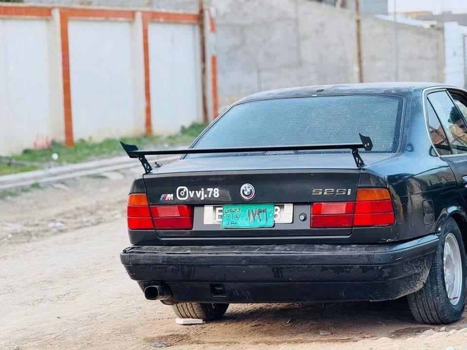 السلام عليكم
بي ام للبيع 525 

محرك فل كير محرك شرط 

صدر جديد باتري جديد داخلها حيل نضيف سيارة كامله ماناقصها شي  

السعر ٢٦ وبيها مجال لشراي 

مكاني الشرقاط

الاتصال ***********
