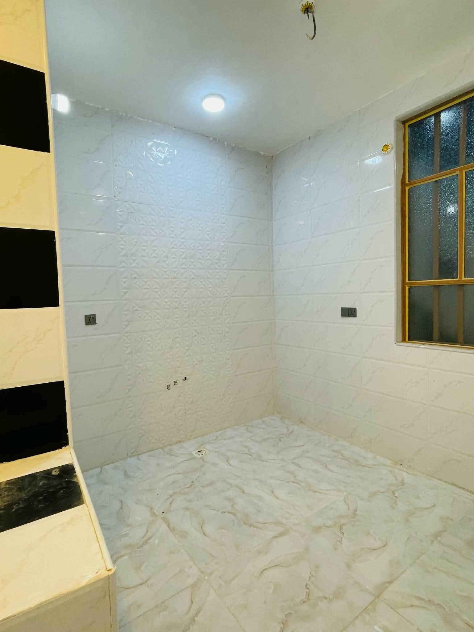 🏡دار للبيع مقابيل ملحق قريه الغدير الاولي🏡
المساحة: 50 متر 

✅ #طابو_زراعي_سند_25_أقرار_محكمه

السعر: جداً مناسب 

الموقع: النجف مقابيل ملحق قريه الغدير#

مواصفات البناء:

غرفه نوم وصاله ومطبخ  وصحيات خارجيه  وكراج 

بناء مرتب (أساس + سقف كونكريت + طابوك)

أرضية بورسلين أبو الـ 60

الخدمات:#بعد_عن_سوق_100م

ماء كهرباء مدارس سوق تبليط مولد

للاستفسار والاتصال:

***********
