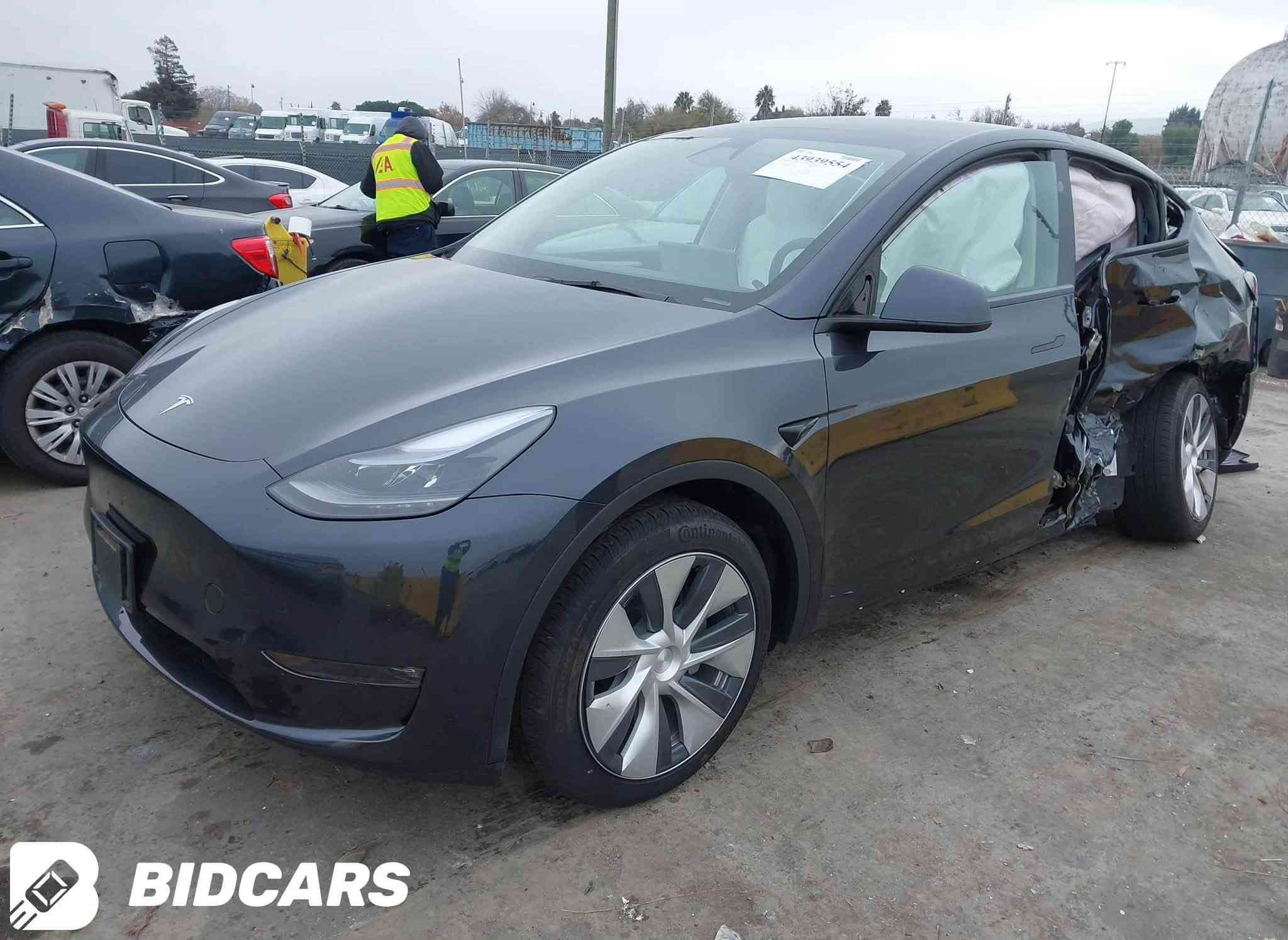 Model Y Long Range AWD 2024

دفع رباعي AWD - محركين

المحرك الخلفي

حوالي KW 220

المحرك الأمامي

حوالي KW 158

البطارية

حوالي kWh82-78 إجمالي حسب البطارية

القابل للاستخدام

kWh 75 حوالي

0-100 كم/س

حوالي 4.5 ثواني 🚀 
القوه الحصانيه 400 🐎 

السرعة القصوى

217 كم/س
الداخل ابيض 
كراسي تدفئه 

المدى

حوالي 500 كم EPA، ويختلف حسب المشي 

المقاعد ٥ 
ماشيه ١٧ الف ميل 
السياره اون لاين كنكشن تسلا 
تحديث اخر سوفت وير 

باب وجاملغ مصبوغ 
ايرباك برده وكرسي 

دخول جديد تترقم بغداد 

مكان السياره بغداد مجمع البدور او حي الجامعه 

صور الحادث مرفقه بالمنشور 
السعر 19000 $ 
190 ورقه السعر شامل الترقيم وبيها مجال شي بسيط 

لل استفسار واتس اب او اتصال 

*********** ☎️

نص مكتوب في الصور:
- BIDCARS