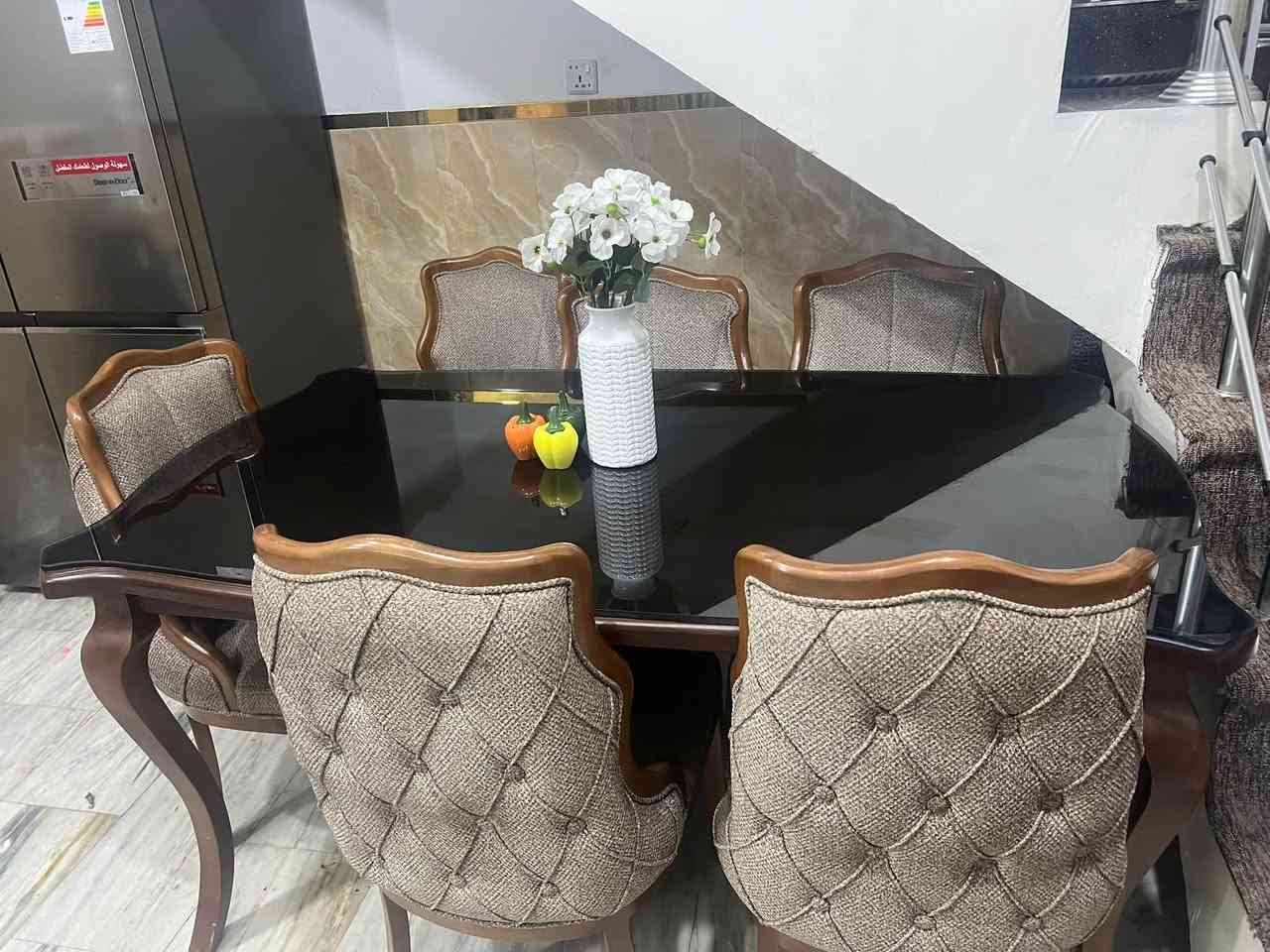 ميز طعام ستعمال شهر واحد صاج اصلي مع ٦ كراسي جاهز اي ضرر مابي سبب البيع صاحب البيت يريد يشيل وماعنده مكان السعر ٧٥٠ وبي مجال الشراي يتصل ***********
