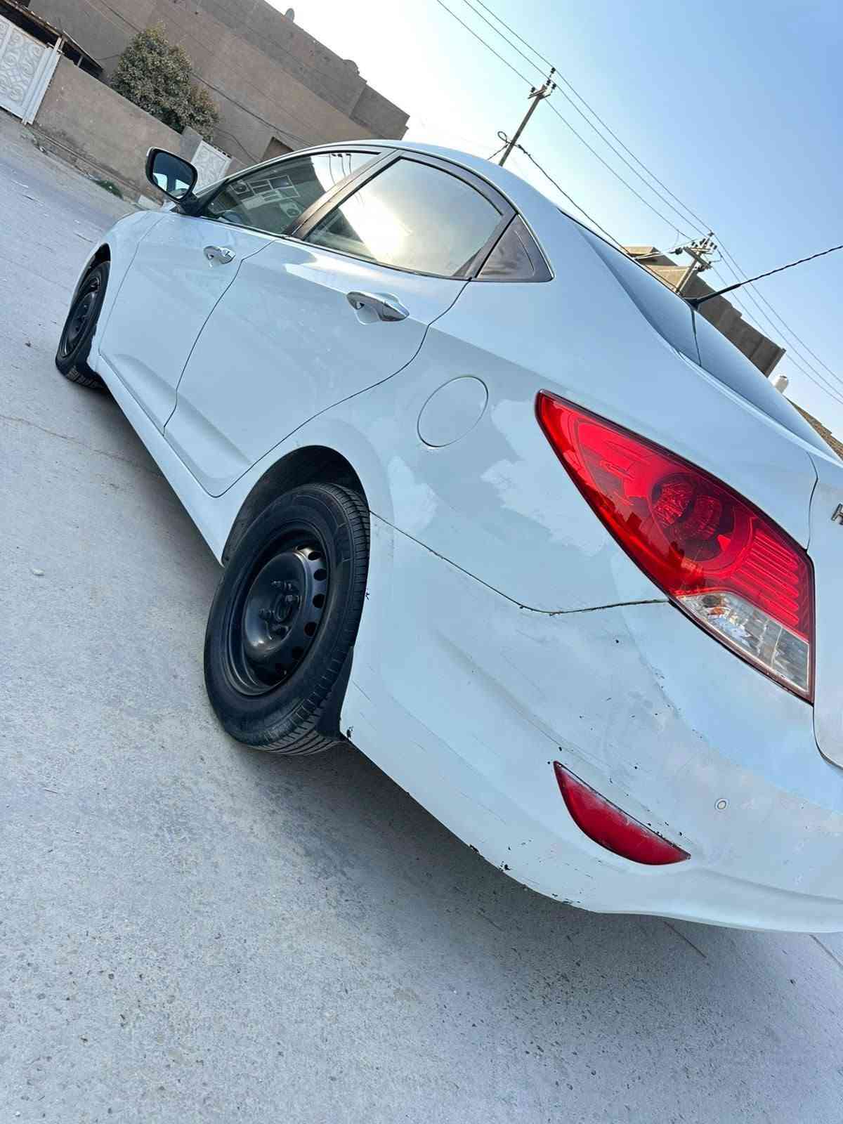السلام عليكم 
اكسنت 2013 خليجي مكينه 1600 دوش قطرتين رقم بغداد بأسمي ، سنويه لل 27 ، 
بيها 3 قطع رش بدون حادث فقط رش والباقي كفاله ، مكاني ديوانيه 
السعر 77 
***********
