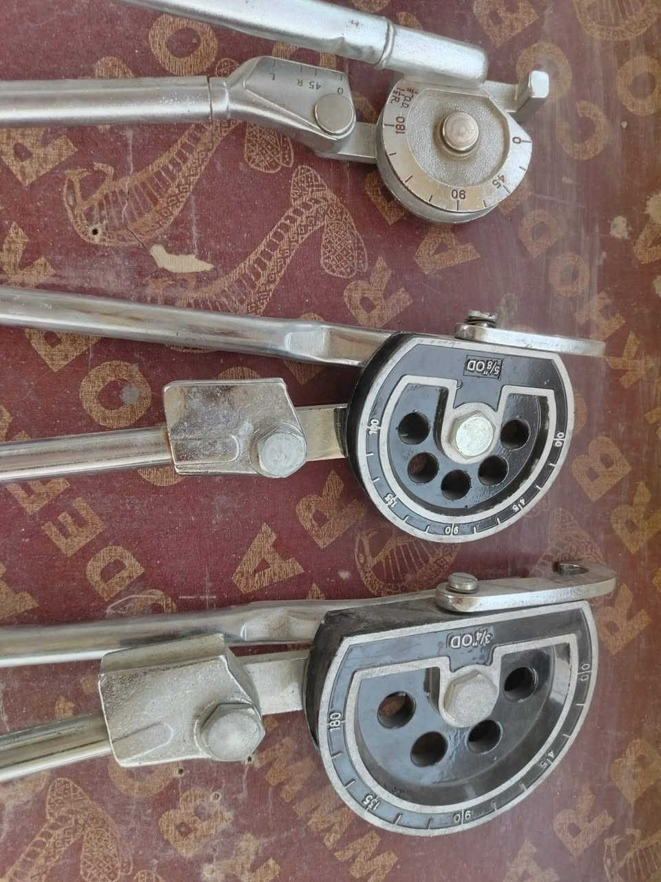 سلام عليكم سيت لاويات بوري نحاس الوزن الثقيل يتكون من  ٣ اثمان و٥ اثمان ونص السيت جديد وليس مستعمل  السيت الكامل ٥٠ الف القطعه الواحده ب٢٠ الف العنوان الدوره المعلمين خلف مطعم الغنام هاتف *********** علي ابو حسين
